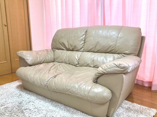 ベージュ色ソファ