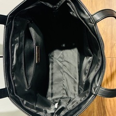 メルカリ決定【中古美品】 トートバッグ-GUSCIO UOMO(グッシオ ウォーモ)-正規品-(黒、ITALY、レザー、ビジネス、オンオフ兼用)の画像