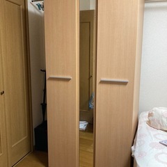 鏡付きワードローブ