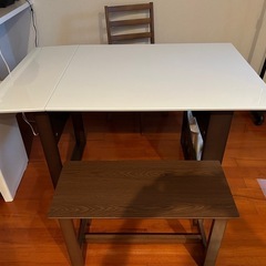 ニトリ伸長式ダイニングテーブルの画像