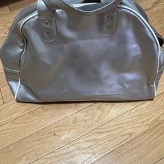Championのエナメルバックの画像