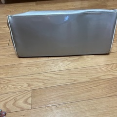 Championのエナメルバックの画像