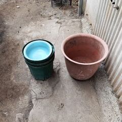 プランターや植木鉢など