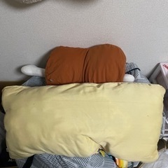 アイルー ロングクッション&ひんやりもっちり骨付き肉クッションの画像
