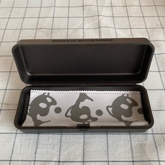 新品の眼鏡ケース・眼鏡拭きの画像
