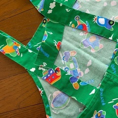 子供　エプロンの画像