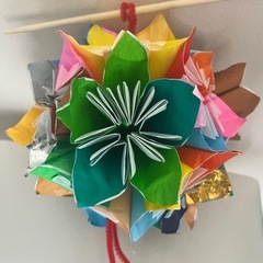 おばあちゃんの手作り！折り紙お花ボールの画像