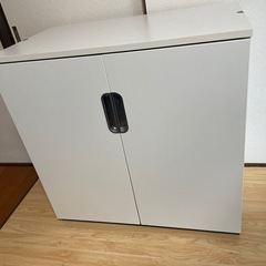 白い棚