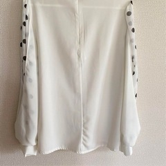 華やかドットブラウス　Lサイズの画像