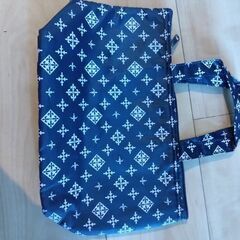 保冷バッグ　お弁当などを入れるサイズ