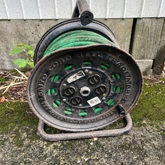 【百光工建】ホースリール コードリール黒と緑 スタンド付き