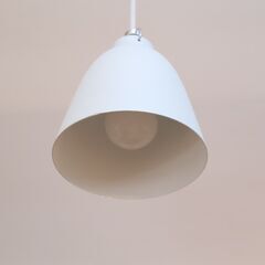 北欧デンマークのブランドFritz Hansen(フリッツハンセン)社のセシリエ・マンツ デザイン CARAVAGGIO(カラヴァッジオ) ペンダントランプ です。モダンでタイムレスな天井照明♪の画像