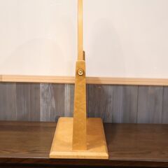 IDC OTSUKA(大塚家具)取扱いMATSUSO(松創)の卓上ミラーです。バーズアイメープルの艶やかな光沢感と高級感のあるフォルムがアクセントになる卓上鏡はチェストの上に置いてドレッサーに♪の画像