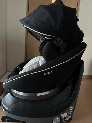 【更にお値下げ中】combi チャイルドシート クルムーヴスマート 回転式 新生児対応　0歳〜4歳