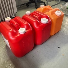灯油カンです‼️1つ200円‼️20リットル
