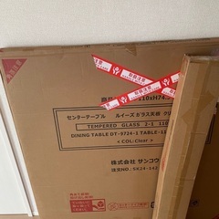 ガラステーブル　ダイニングテーブル　(値下げ交渉可能)の画像