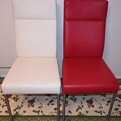 ニトリ ,DCジャック,ダイニングチェア　白と赤の合成皮革でステ...