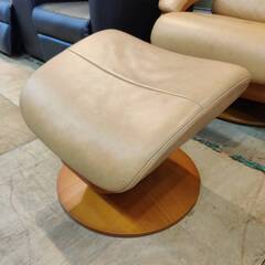 【愛品倶楽部柏店】HJELLEGJERDE (イエリアーダ) 総本革パーソナルチェア NORTHERN COMFORT オットマン付 人気色 リクライニングチェアの画像