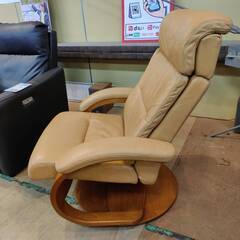 【愛品倶楽部柏店】HJELLEGJERDE (イエリアーダ) 総本革パーソナルチェア NORTHERN COMFORT オットマン付 人気色 リクライニングチェアの画像