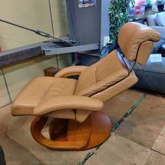 【愛品倶楽部柏店】HJELLEGJERDE (イエリアーダ) 総本革パーソナルチェア NORTHERN COMFORT オットマン付 人気色 リクライニングチェアの画像