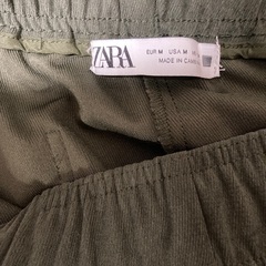 ZARA パンツ　裾ファスナー　サイズM  深い緑色の画像