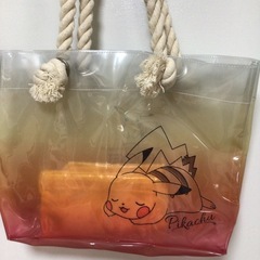 眠りピカチュウビニールトートの画像
