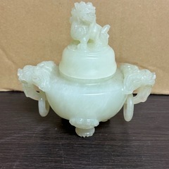 k1004617 中国美術 翡翠 香炉 獅子彫刻3本足香炉 唐物 翡翠 玉石製 獅子彫刻三足香炉 香道具  置物  香道具 骨董 美術品 現状品 中古品の画像