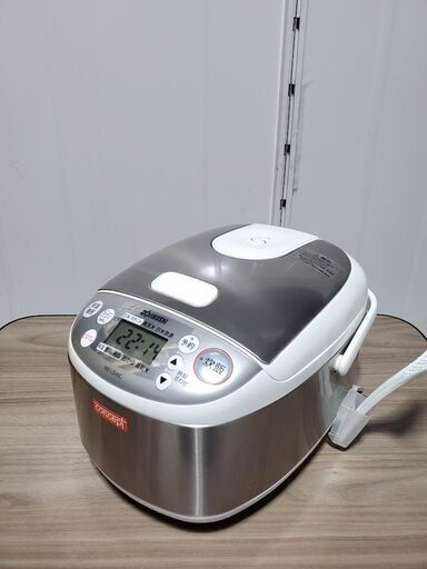 象印 マイコン炊飯ジャー 極め炊き NS-LS05C 近場配達　可
