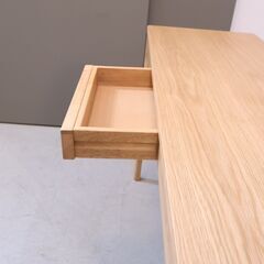 DAIMARU(家具の大丸)よりセレーナ コンソールテーブルです。便利な引き出し付きのリビングテーブルはワークデスクやパソコンデスクにも使える機能的なデザイン。ナチュラルな質感が魅力的♪の画像