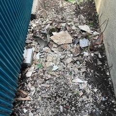 庭の瓦礫の処分の画像