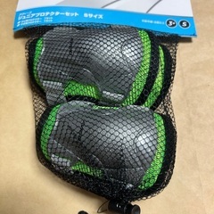 3️⃣新品 未使用 未開封 AVIGO アヴィーゴ ジュニア プロテクター セット トイザらス toysrus 激安 特価 安全 大量 キックボード キックスケート キッズ 子供 小学生 中学生 自転車の画像