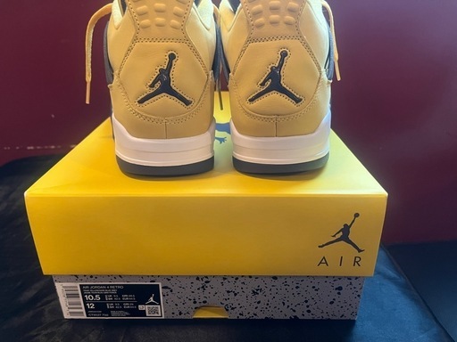 エアジョーダン4 ツアーイエロー