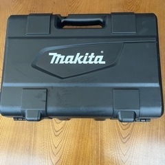 ほぼ新品　makita マキタ 充電式 インパクトドライバー 箱...