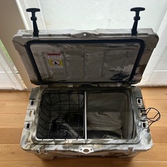 アイスランド クーラーボックス 45QT 42.5L デザートカモの画像
