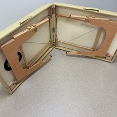 折りたたみマッサージベッドの画像