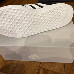 adidas 新品　25センチ　スニーカーの画像