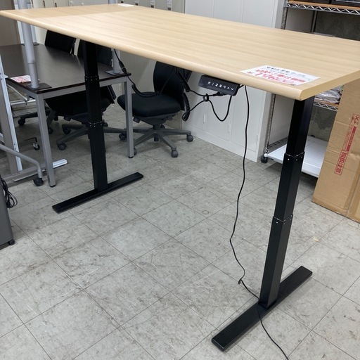 電動式昇降テーブル　高さ60.1cm〜125cm