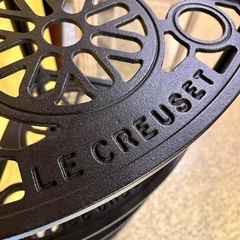 《売約済》【池上店】【～4/14限定SALE！店内全品20%お値引き！】  LE CREUSET ル・クルーゼ ポットスタンド 5段 マットブラック コーナースタンド コーナーチェスト 棚 おしゃれ モダン 鋳物 ホーロー 鍋 ガス IH オーブン 対応 🚚運搬無料エリア有 の画像