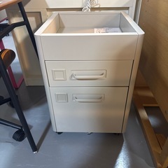 IKEA キャスター付き引出し