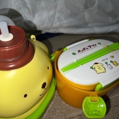 希少なポムポムプリンの水筒付きお弁当箱の画像