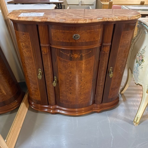 アンティーク鍵付きキャビネット