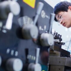 🔥大量募集🔥突発の有給もOK👍年休125日🗓️機械作業のラクラク工場ワーク🏭の画像