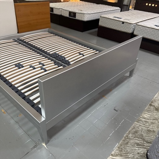 Cassina ベッドフレーム　クイーンサイズ