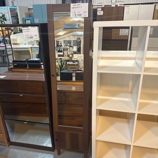 収納付きスタンドミラー