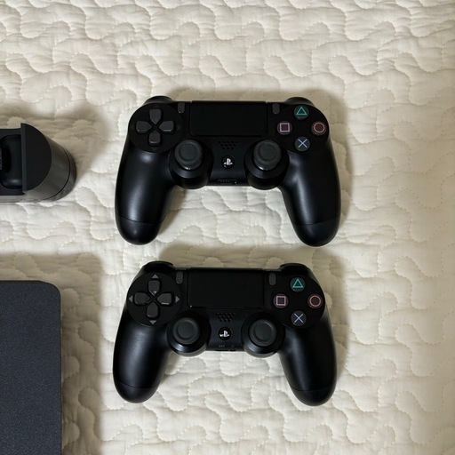 PlayStation 4 CUH-2200A ジェットブラック 500GB + 付属品