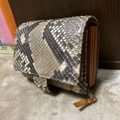 アイソラ パイソン 財布 