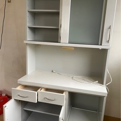 食器棚の画像