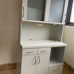 食器棚の画像