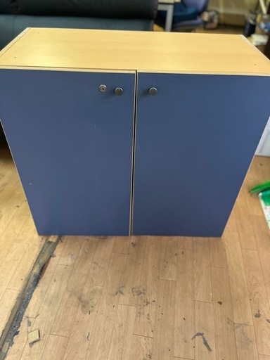 【取引中】鍵付き棚　オフィス用品