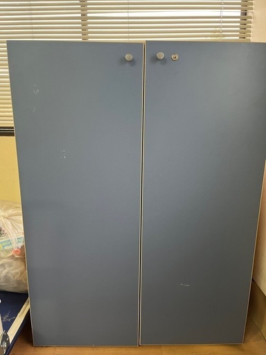 【取引中】鍵付き棚　オフィス用品